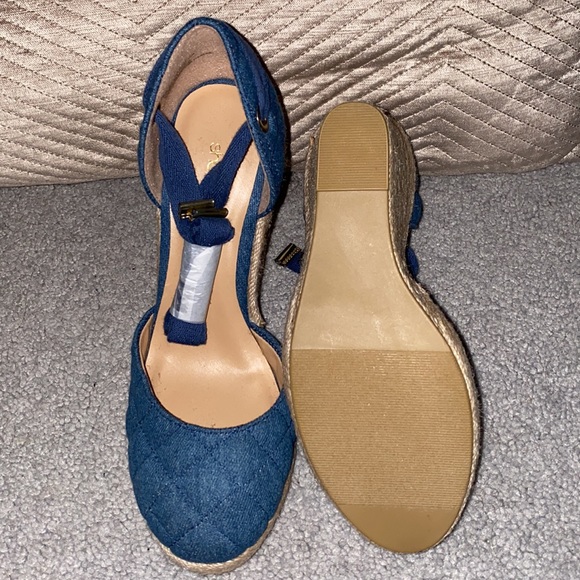 Cute spring heel/wedges. Got them for my daughter and didn’t fit. - Picture 3 of 4